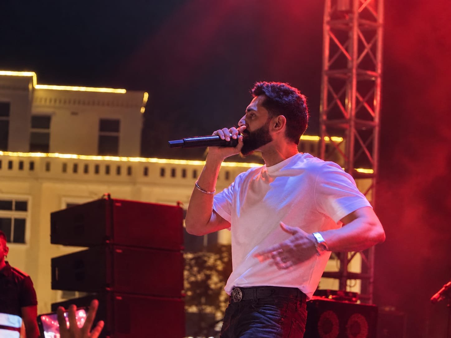 Noida International University Organises ‘Rubaru Freshers 2026’ with Parmish Verma